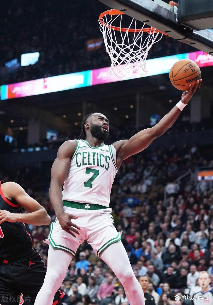 里程碑夜！波士顿凯尔特人主帅复盘，欧篮联关键时刻刷纪录，管理层满意，轮换策略成焦点(新浪nba体育)